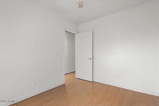 Building Photo - 809 E Garfield St