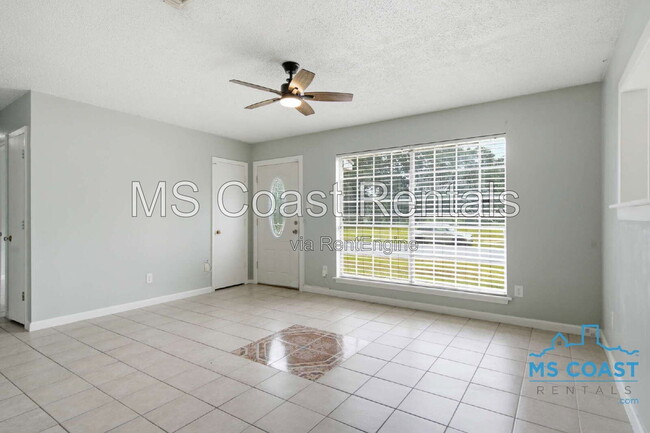 Building Photo - 657 Octave St