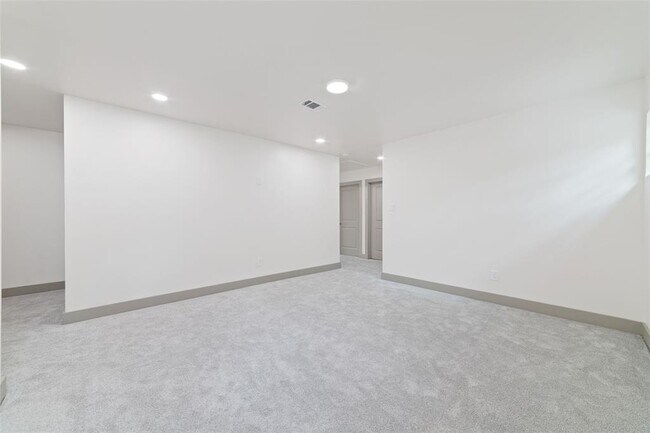 Building Photo - 11931 S Red Cedar Cir