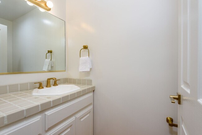 Building Photo - Los Altos 4bd/2.5bth Ranch Home on University Ave.