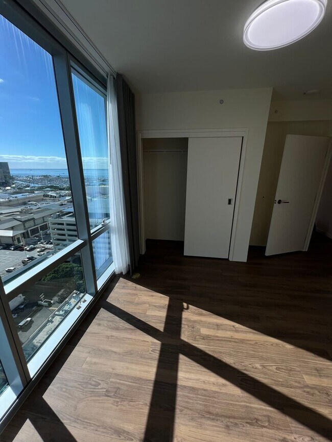 Building Photo - ** 2 BEDROOM 2 BATH** 2 covered PARKING, O...