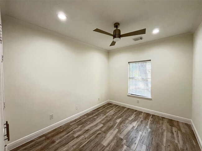 Building Photo - 106 N Rambling Ridge Pl
