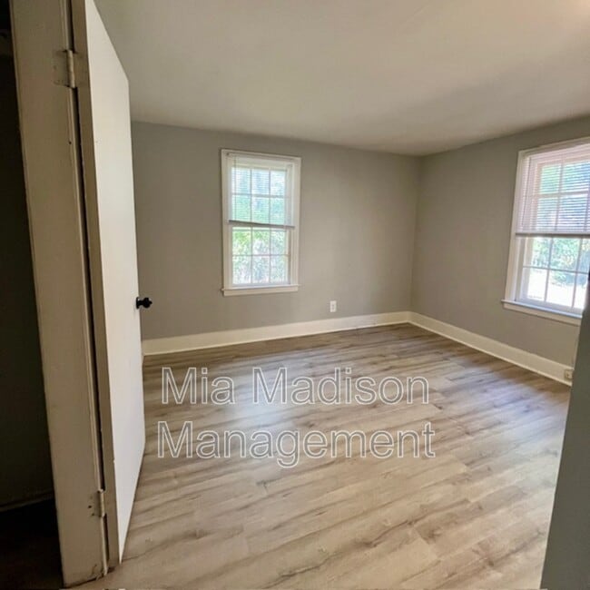 Building Photo - 40 Wesley St