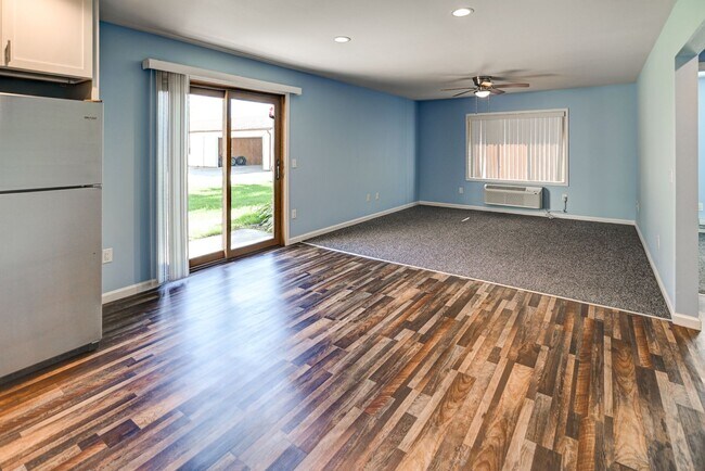 Building Photo - Broadway Drive - Sun Prairie