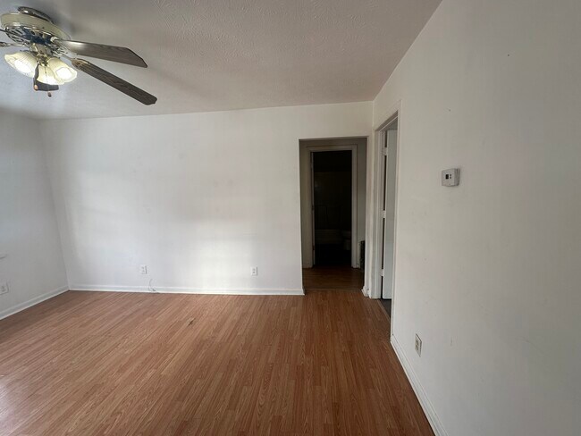 Building Photo - 1452 6th Ave