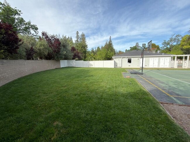 Building Photo - 2 Callado Way