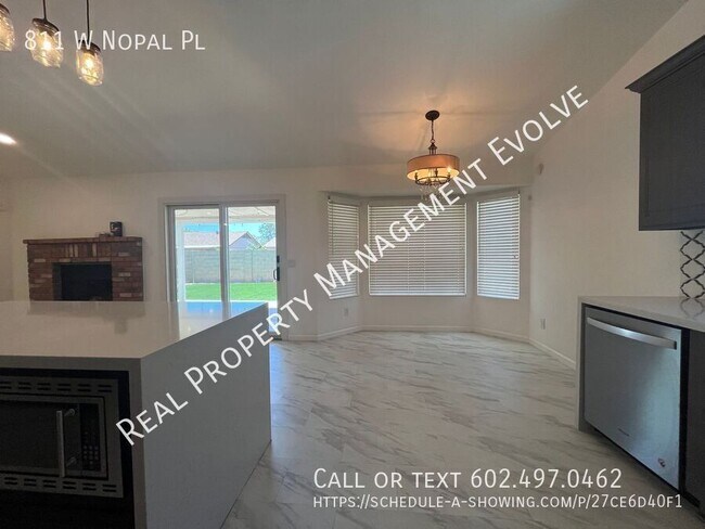 Building Photo - 811 W Nopal Pl