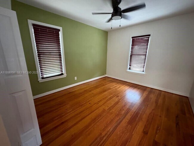 Building Photo - 830 S Beach St