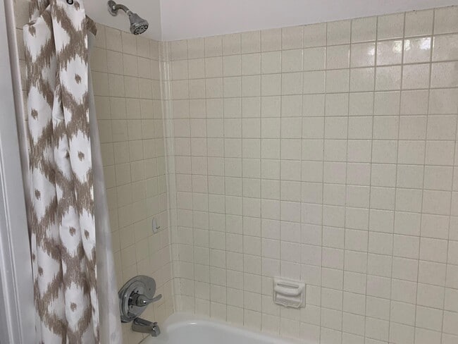 Building Photo - 806 Boulevard De L'Orleans