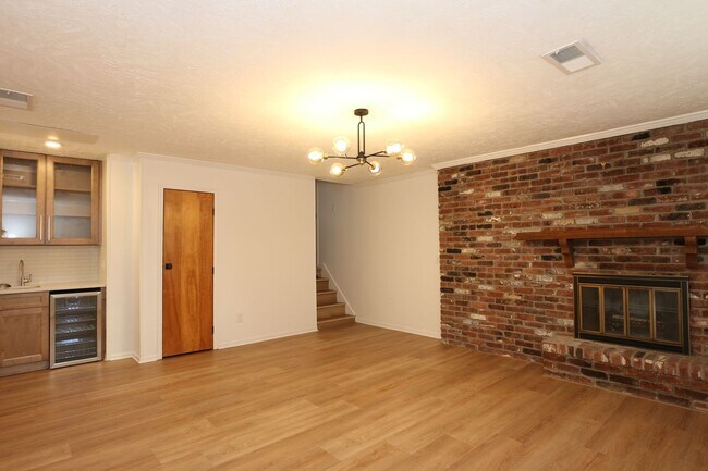 Building Photo - Newly Updated & Renovated Carmel Home!