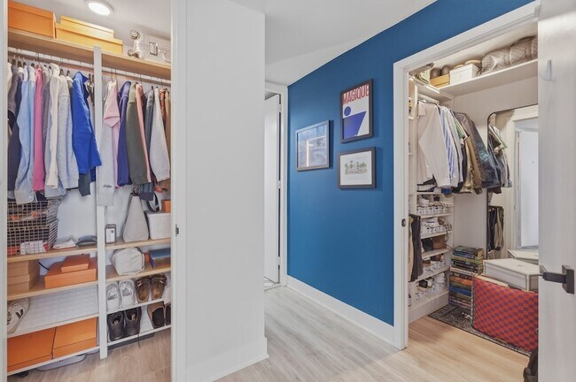 Building Photo - 2626 N Lakeview Ave