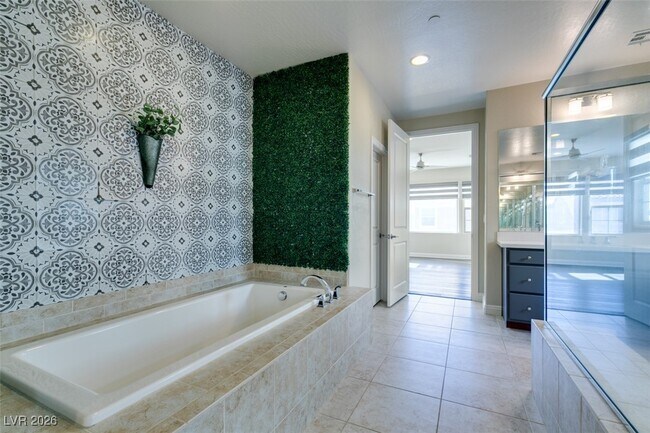 Building Photo - 2497 Birch Hollow St