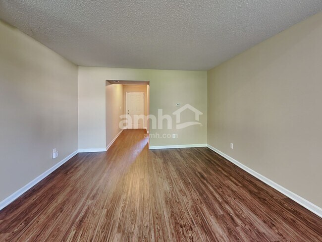 Building Photo - 6036 Draycott Dr