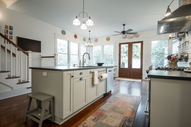 Building Photo - 290 Milledge Cir