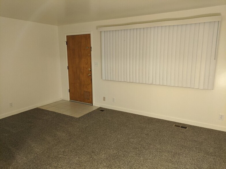 Building Photo - 3186 S 4000 W