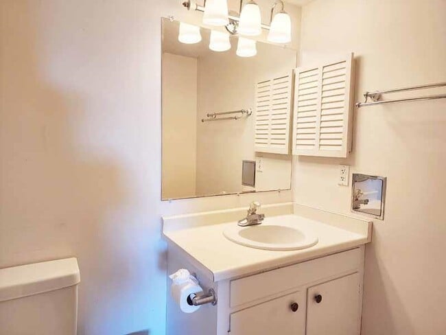 Building Photo - 435 Salt Marsh Cir