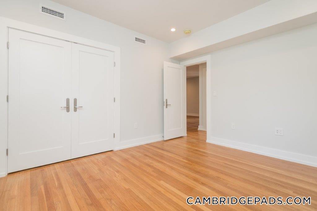 Building Photo - 19A Forest St