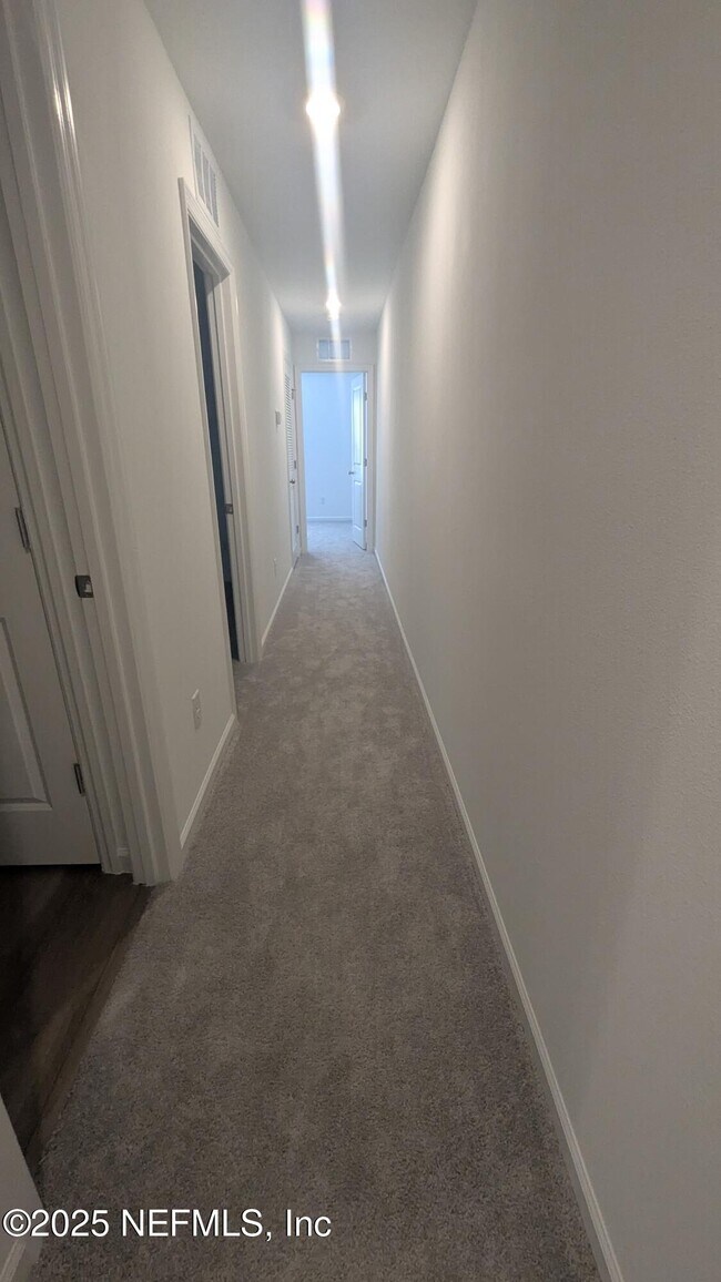 Building Photo - 559 Holly Lks Dr