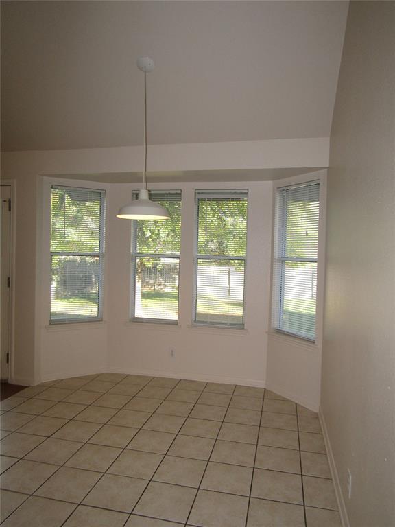 Building Photo - 122 Little Lake Rd