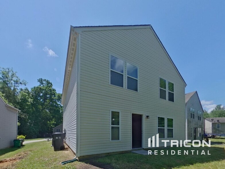 Building Photo - 915 Capra Court