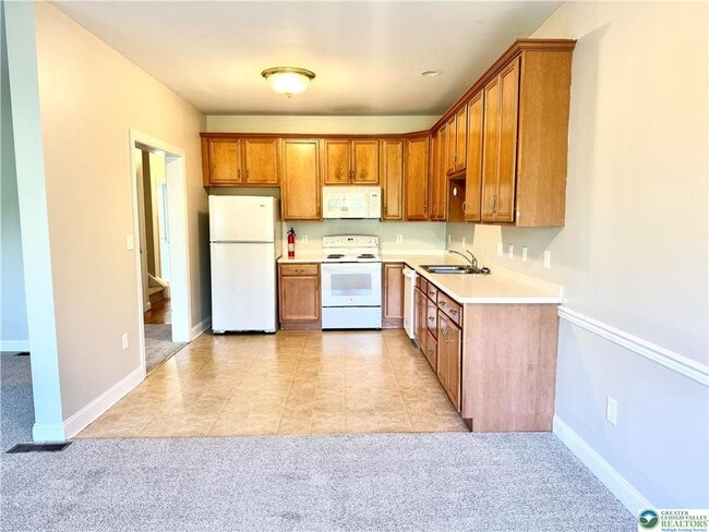Building Photo - 288 Maple Ct
