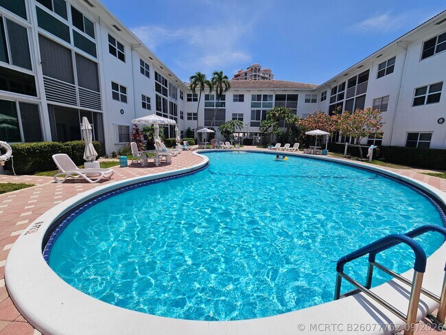 Building Photo - 1461 S Ocean Blvd