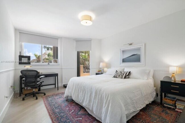 Building Photo - 6422 Collins Ave