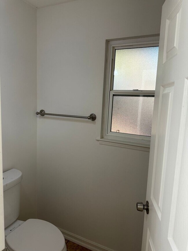 Building Photo - HOLIDAY SPECIAL ~ Home for Rent!