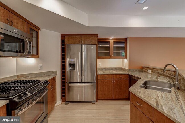 Building Photo - 1325 Darnall Dr