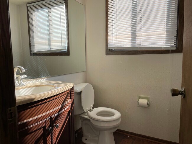 Building Photo - 1448 Merrimac Ln S