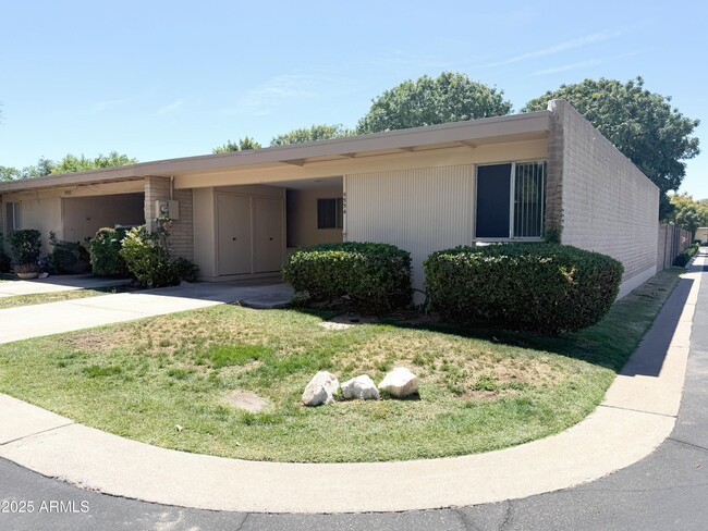 Building Photo - 5554 N 10th St