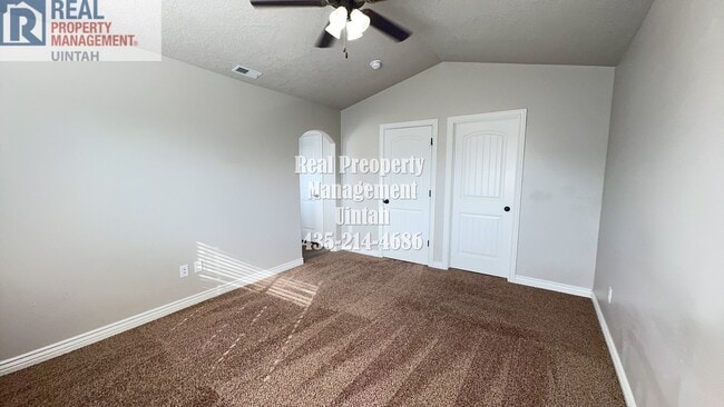 Building Photo - Cozy 3 Bedroom 2 1/2 Bath Condo