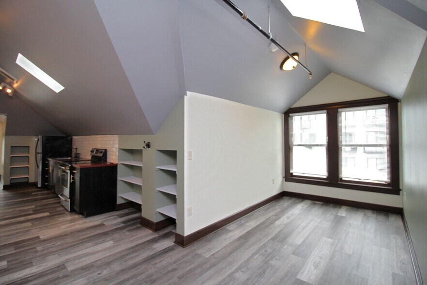 Building Photo - 1634 NW Everett St