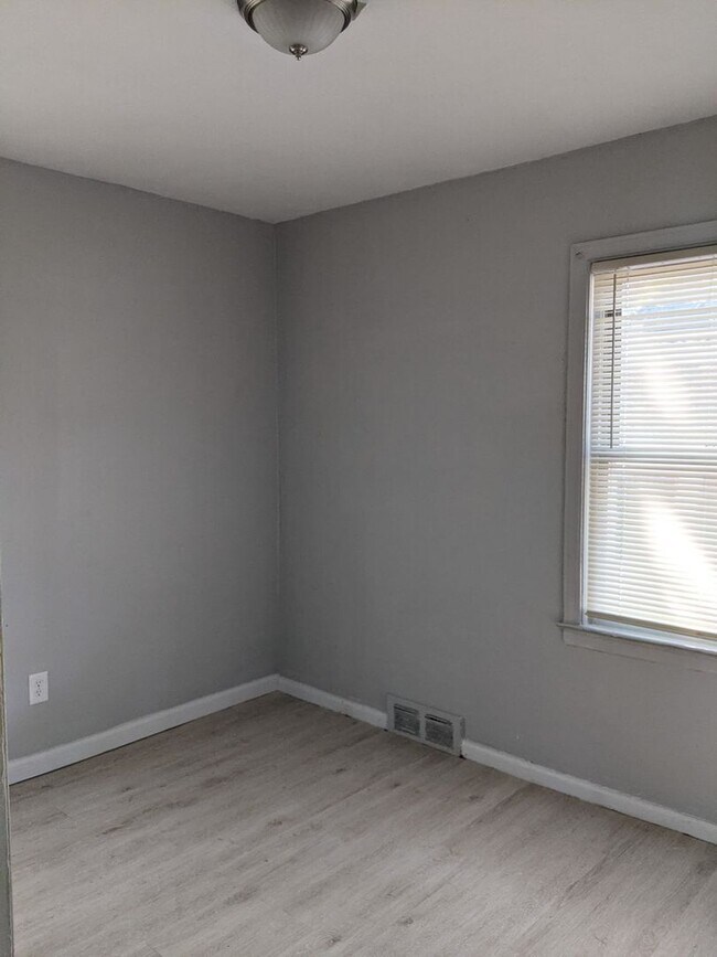 Building Photo - Charming 3-Bedroom Home and 1 Bath for Rent!