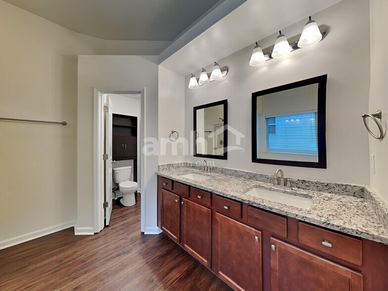 Building Photo - 1490 Aster Ives Dr