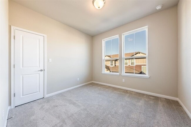 Building Photo - 1015 Vista View Dr