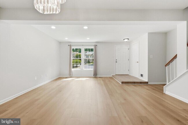 Building Photo - 7691 Northern Oaks Ct