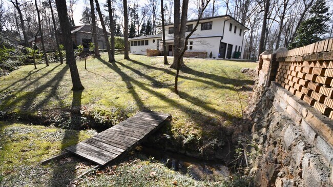 Building Photo - 5755 Doncaster Dr