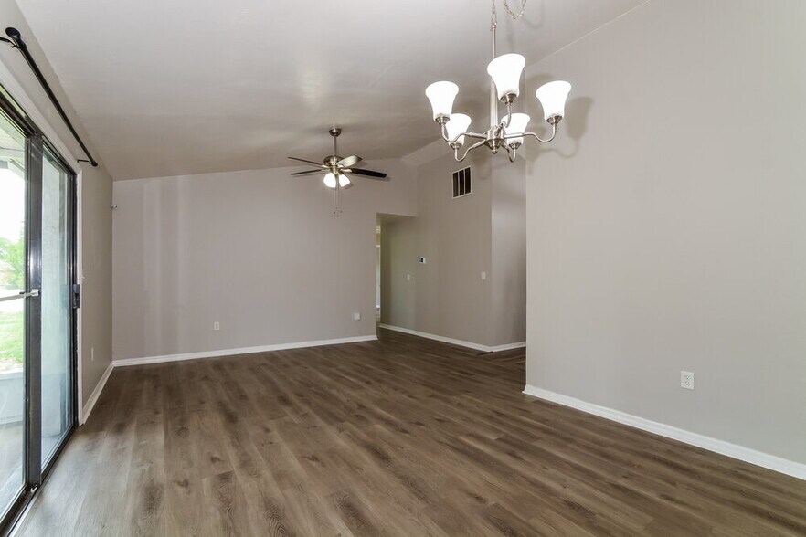 Building Photo - 518 Carlsbad Dr