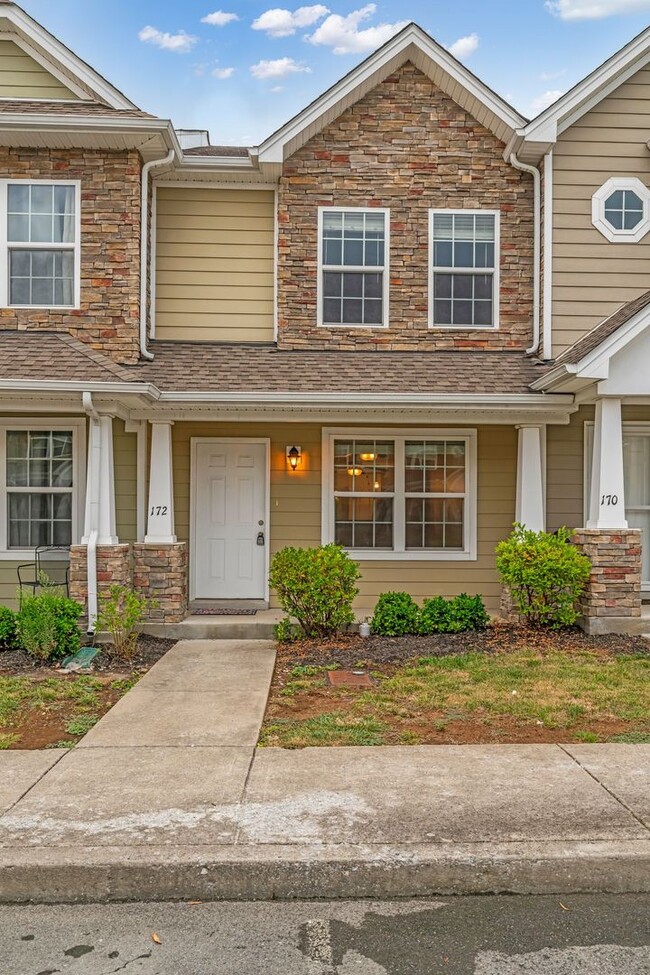 Building Photo - Awesome Goodlettsville Townhome in Conveni...