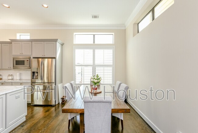 Building Photo - 5309 Blossom St