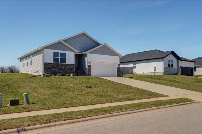 Building Photo - Charming 3 bedroom in Nixa schools!