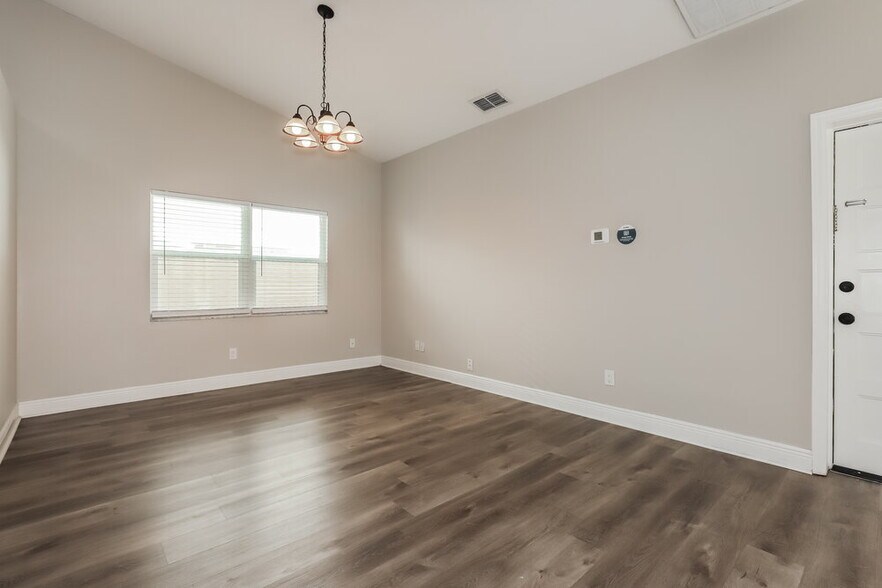 Building Photo - 2117 Intervista Ln