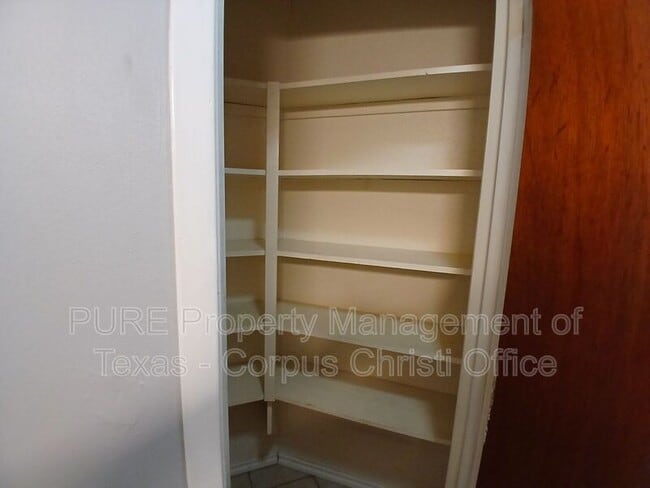 Building Photo - 4033 Sandy Hollow Creek Dr