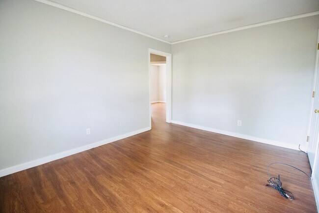 Building Photo - 2 Bedroom, 1 Bath in West Columbia