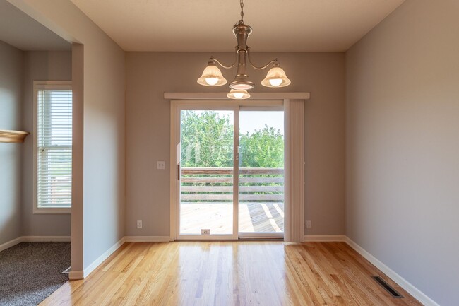 Building Photo - Ranch Townhome in Shadow View