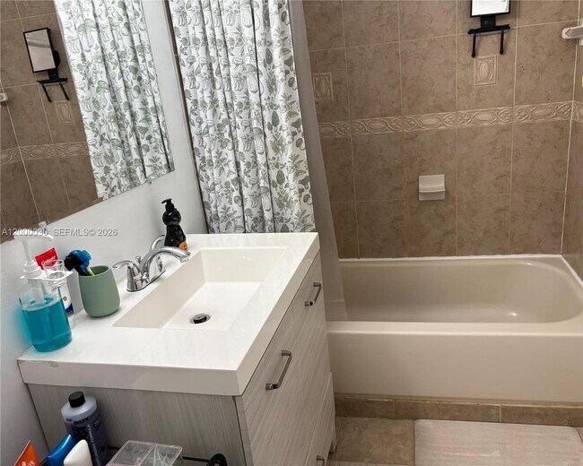 Building Photo - 9731 Fontainebleau Blvd