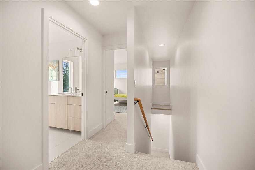 Building Photo - 3201 E 30th Ave