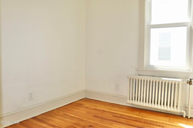 Building Photo - 628 N Pearl St