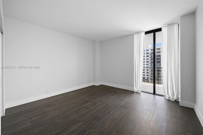 Building Photo - 520 Brickell Key Dr